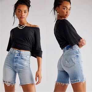 MOTHER High Waisted Smokin Short Fray resting beach face size 26